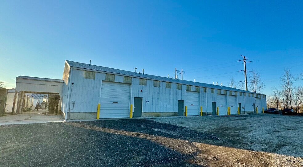 43 Oak St, Bristol, IL à louer - Photo de l’immeuble – Image 3 sur 10