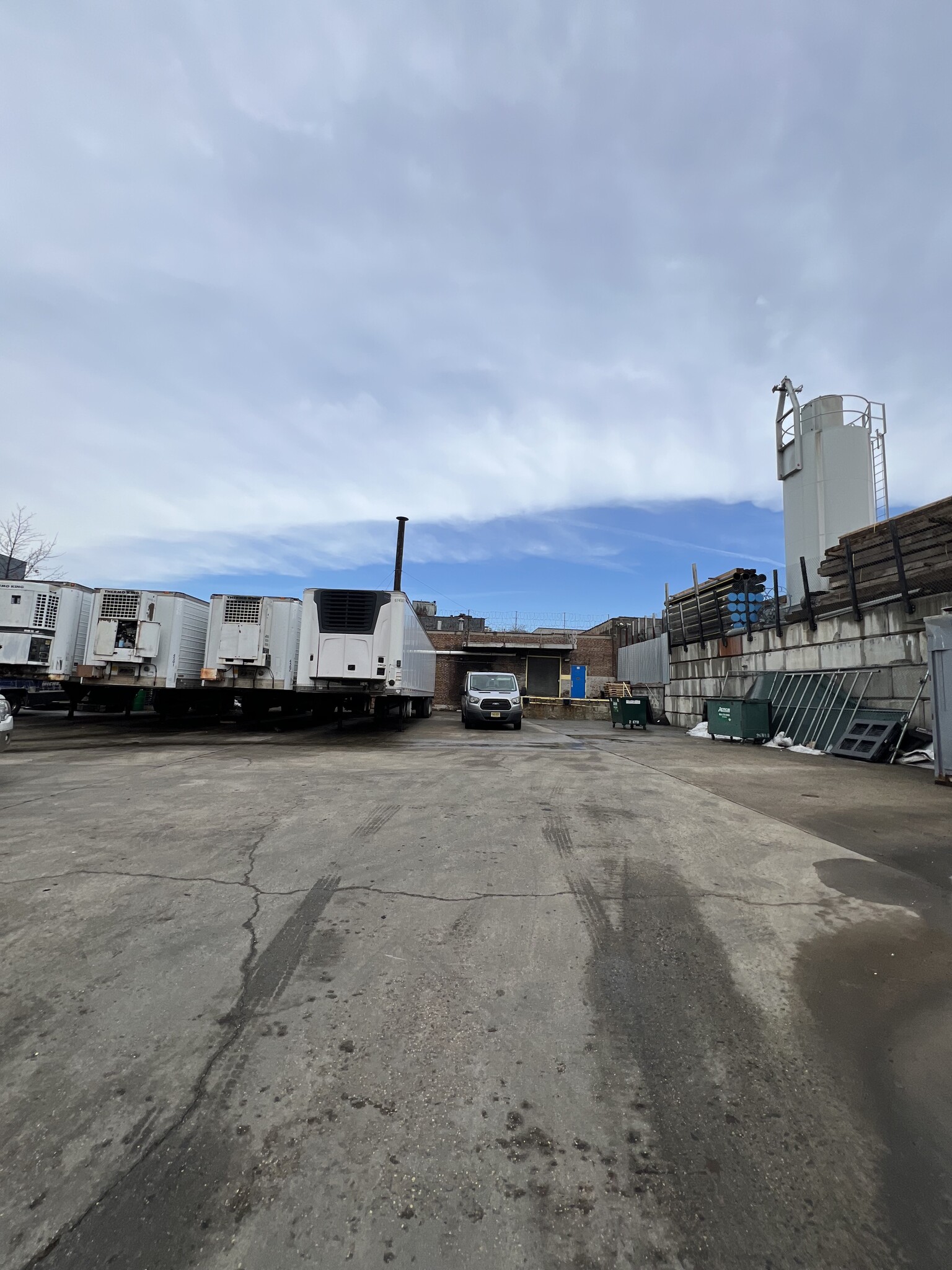 517 Barretto St, Bronx, NY à louer Photo de l’immeuble– Image 1 sur 14