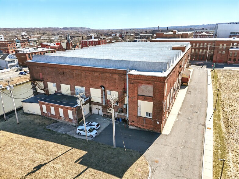 1 Bigelow St, Holyoke, MA à vendre - Photo principale – Image 1 sur 6