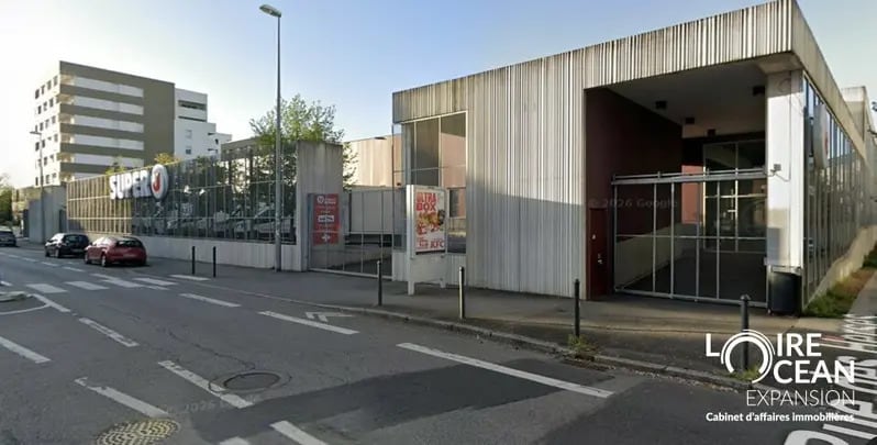 Local commercial dans Nantes à louer Photo de l’immeuble– Image 1 sur 3