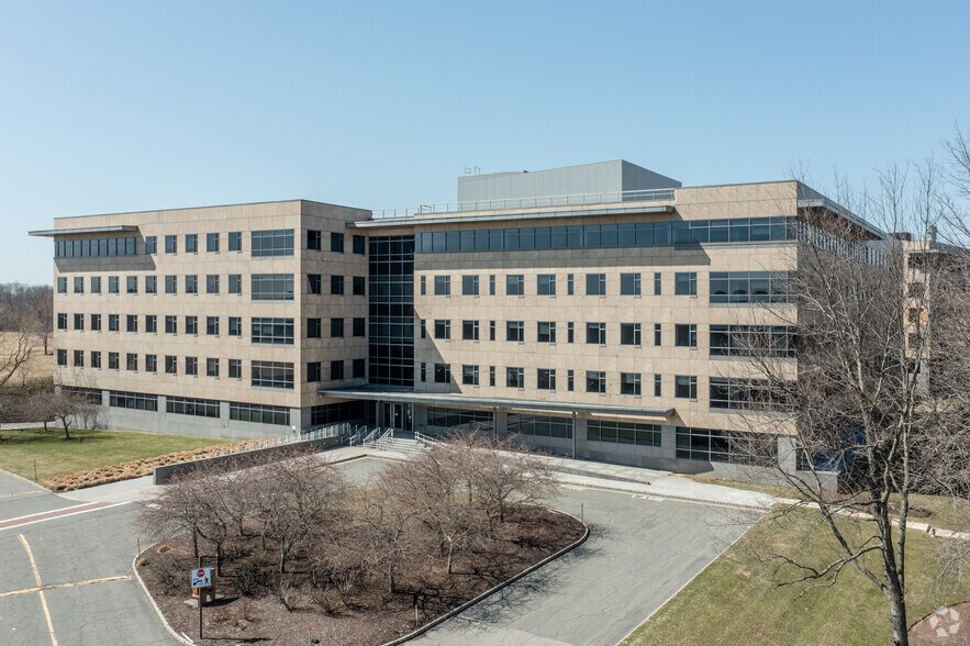 777 Scudders Mill Rd, Plainsboro, NJ à louer - Photo de l’immeuble – Image 2 sur 26