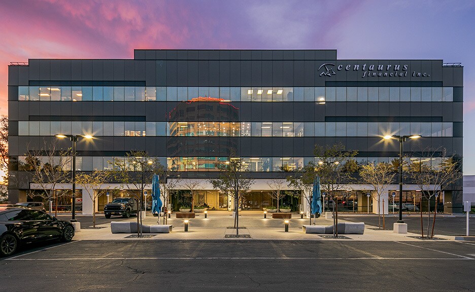 2300 E Katella Ave, Anaheim, CA à vendre - Photo de l’immeuble – Image 2 sur 27