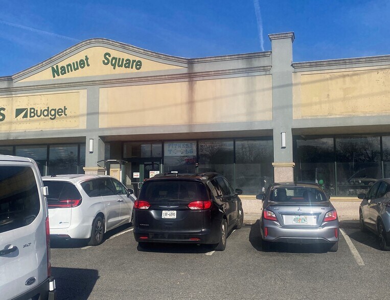 340-360 W Route 59 Hwy, Nanuet, NY à louer - Photo de l’immeuble – Image 3 sur 5