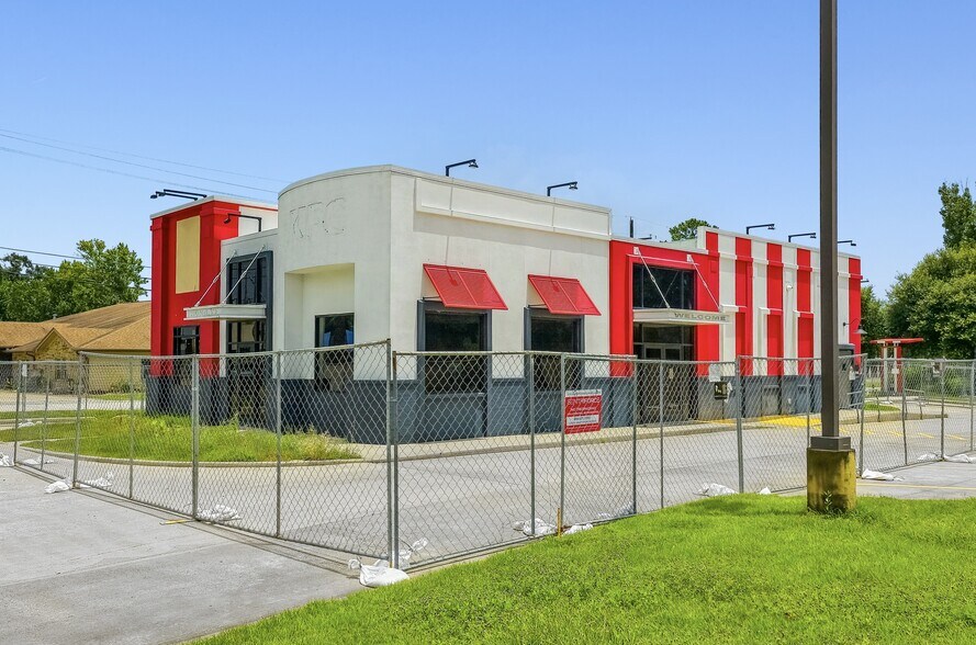 815 Highway 96 S, Silsbee, TX à vendre - Photo de l’immeuble – Image 1 sur 4