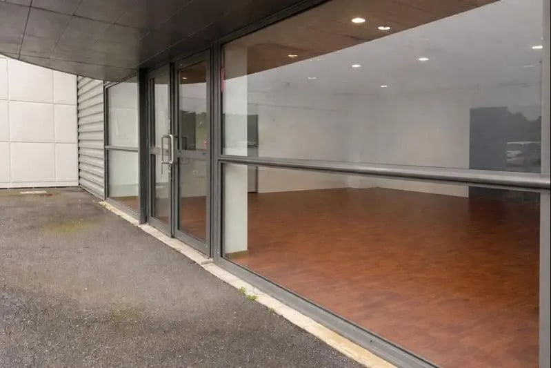 Local commercial dans Ploeren à louer - Photo de l’immeuble – Image 1 sur 6