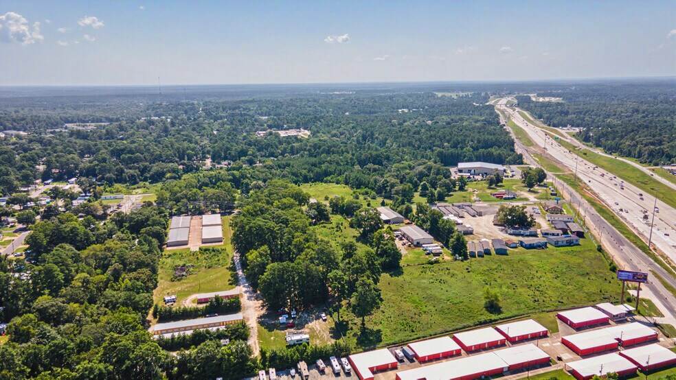 730 Interstate 45 S, Huntsville, TX à louer - Photo de l’immeuble – Image 1 sur 17