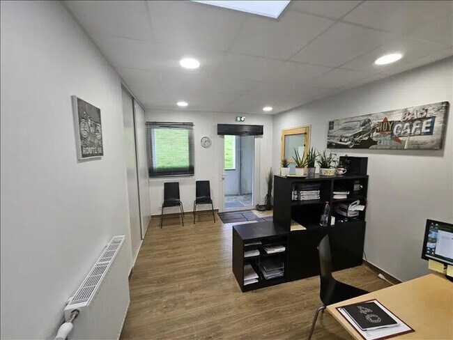 Plus de détails pour Local commercial à vendre