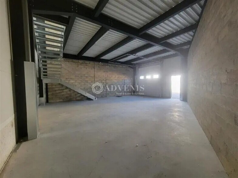 Local d’activités dans Épinay-sur-Seine à louer - Photo de l’immeuble – Image 3 sur 11