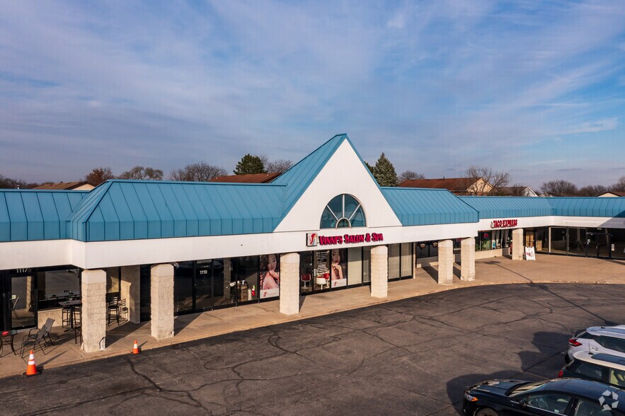 1111-1149 Fairview Ave, Westmont, IL à louer - Photo de l’immeuble – Image 1 sur 4