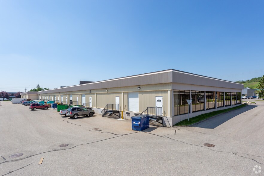 6320 11th St SE, Calgary, AB à louer - Photo de l’immeuble – Image 2 sur 3