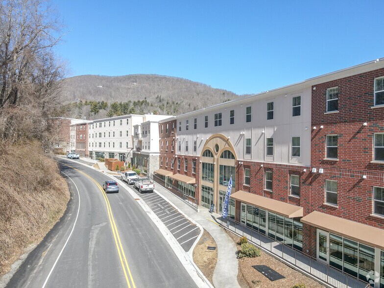 144 Poplar Grove Rd, Boone, NC à louer - Photo de l’immeuble – Image 2 sur 30