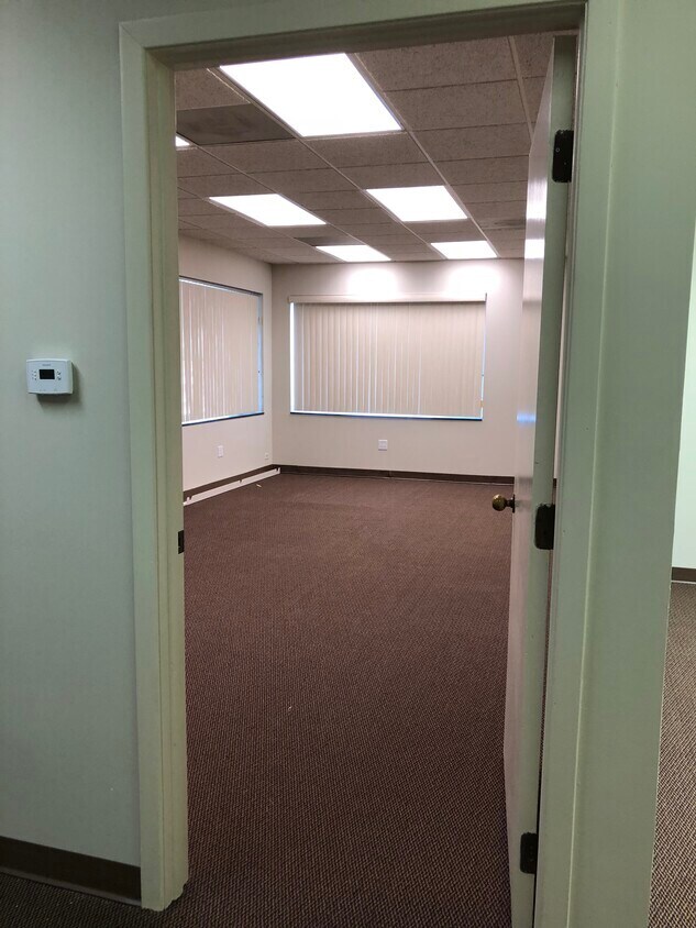 632 N 1st Bank Dr, Palatine, IL à louer Photo intérieure– Image 1 sur 7