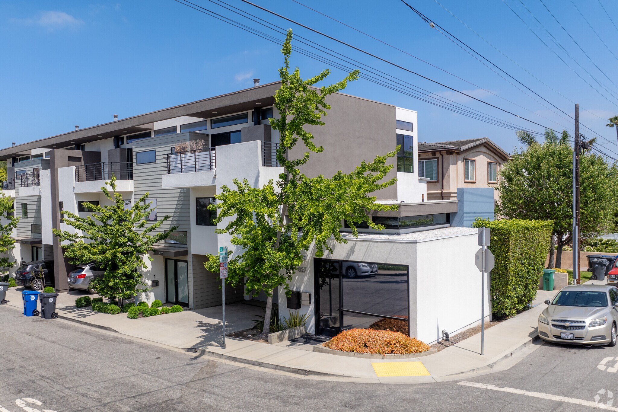 627 Aviation Way, Manhattan Beach, CA à louer Photo de l’immeuble– Image 1 sur 28