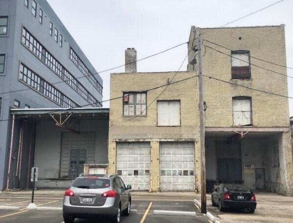 117-121 W Pittsburgh Ave, Milwaukee, WI à louer - Photo de l’immeuble – Image 2 sur 7
