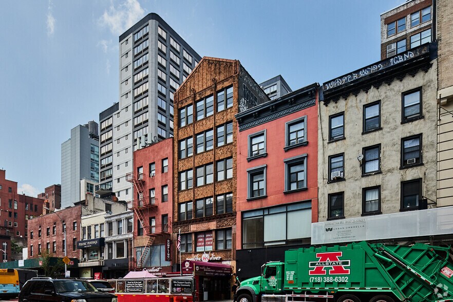163 W 23rd St, New York, NY à louer - Photo de l’immeuble – Image 2 sur 4