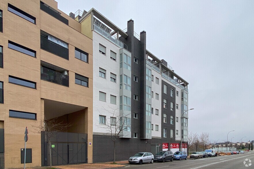 Calle Villaluenga de la Sagra, 7, Madrid, Madrid à vendre - Photo de l’immeuble – Image 2 sur 3