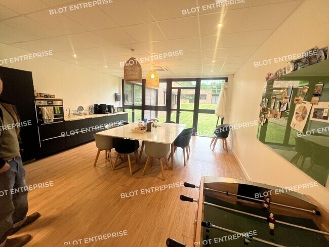 Plus de détails pour Bureau à vendre