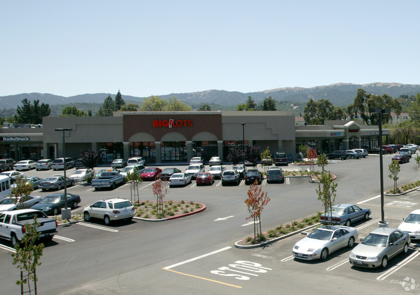 900 Diablo Ave, Novato, CA à louer - Photo de l’immeuble – Image 3 sur 5