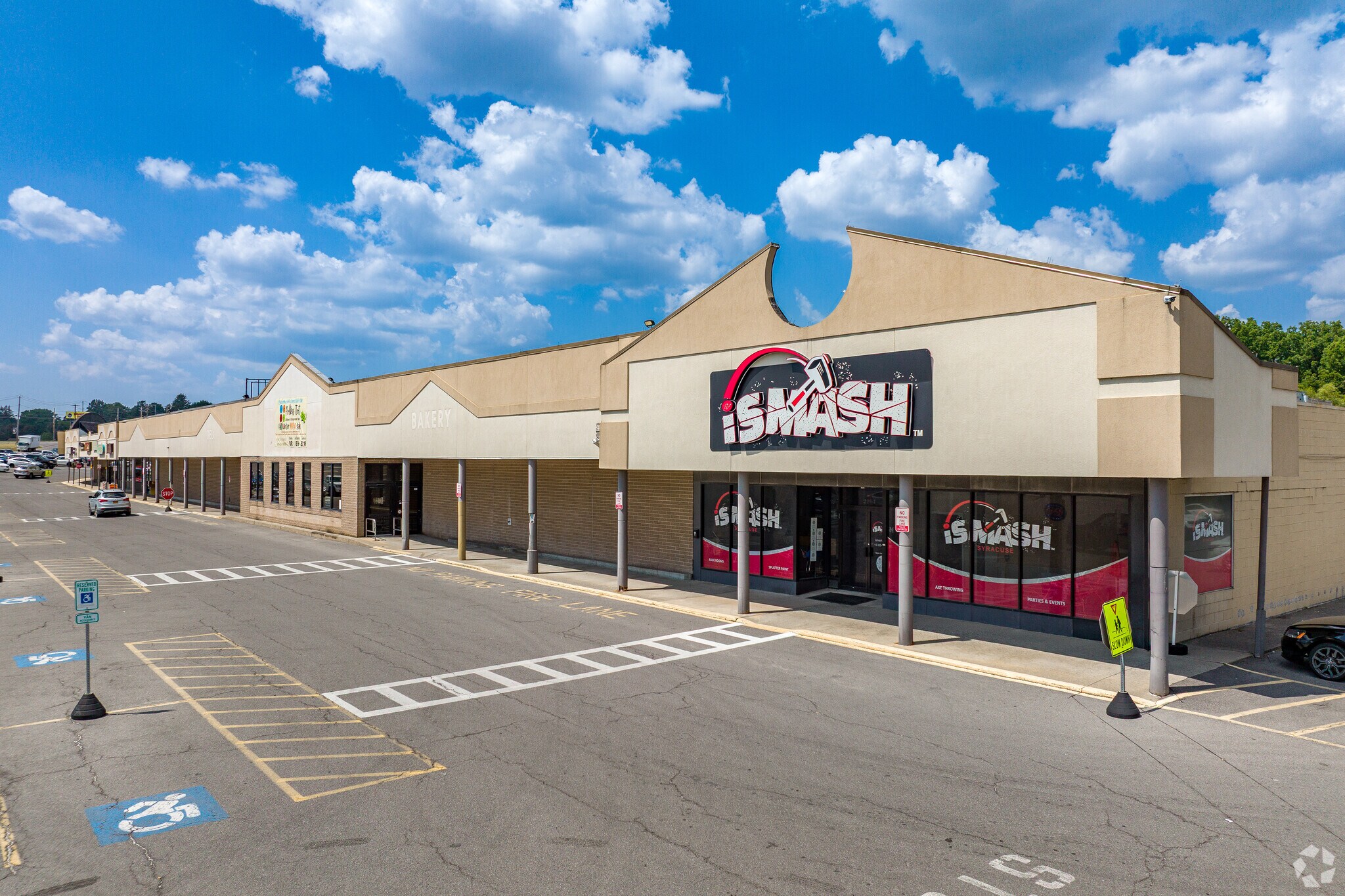 2102-2214 W Genesee St, Syracuse, NY à louer Photo de l’immeuble– Image 1 sur 6