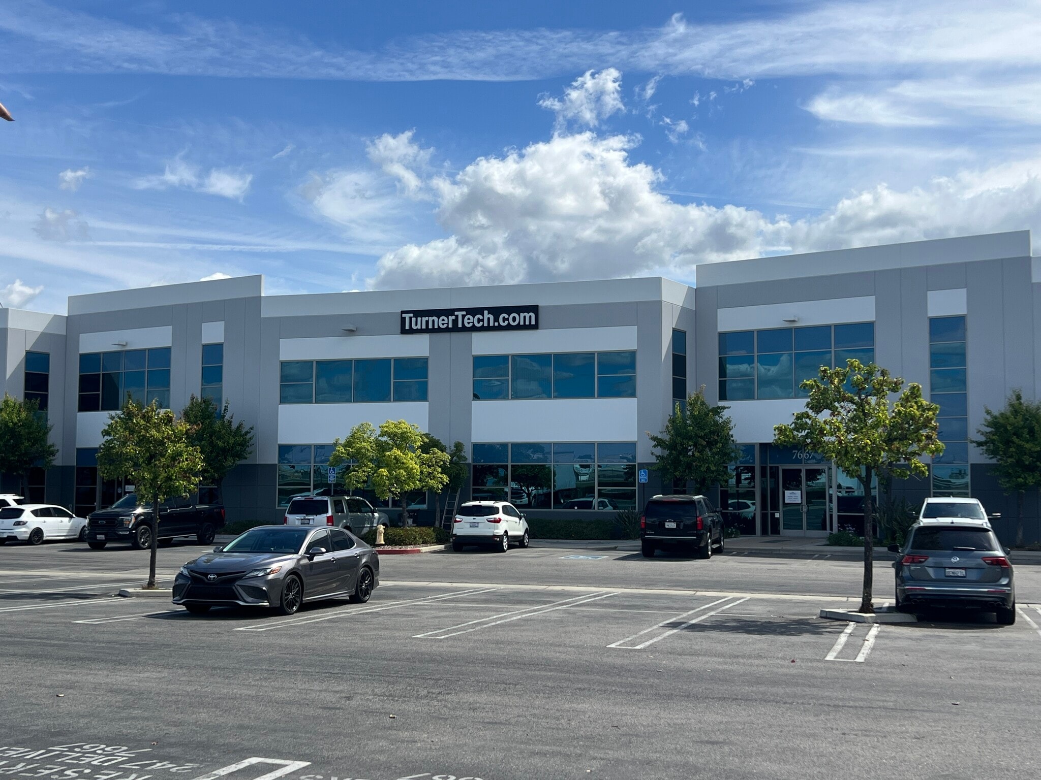 7663 N San Fernando Rd, Burbank, CA à louer Photo intérieure– Image 1 sur 13