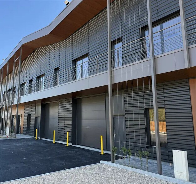 Local d’activités dans Coupvray à louer - Photo de l’immeuble – Image 2 sur 6