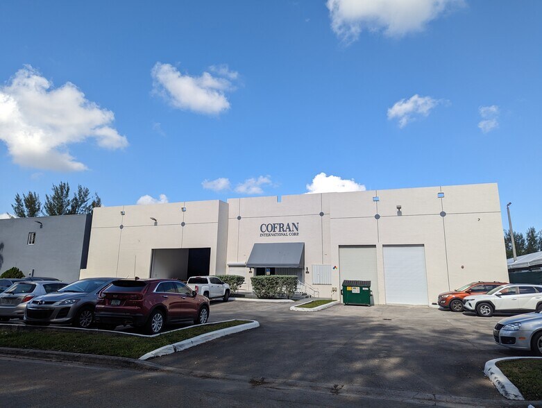 1550 NW 94th Ave, Doral, FL à louer - Photo de l’immeuble – Image 2 sur 4