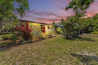 Plus de détails pour 3950 SW 53rd Ave, Davie, FL - Logement à vendre