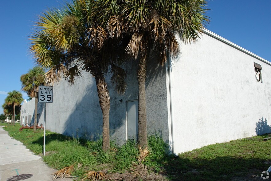 2610 Orange Ave, Fort Pierce, FL à vendre - Photo de l’immeuble – Image 3 sur 32