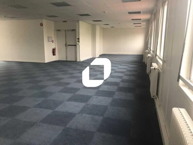 Local d’activités dans Villebon-sur-Yvette à louer - Photo intérieure – Image 2 sur 18