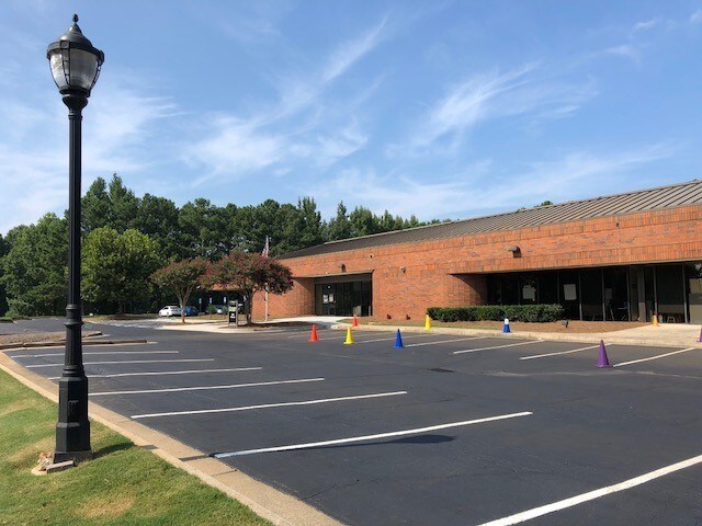 3159 Campus Dr, Norcross, GA à louer - Photo de l’immeuble – Image 3 sur 28