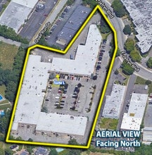 44 W Jefryn Blvd, Deer Park, NY à louer Photo de l’immeuble– Image 1 sur 1