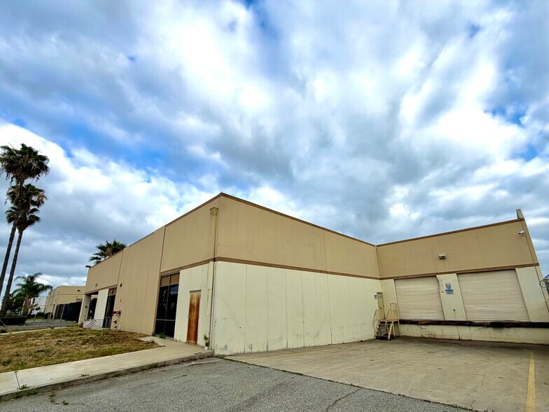 2925 Seaboard Ln, Long Beach, CA à vendre - Photo de l’immeuble – Image 3 sur 7