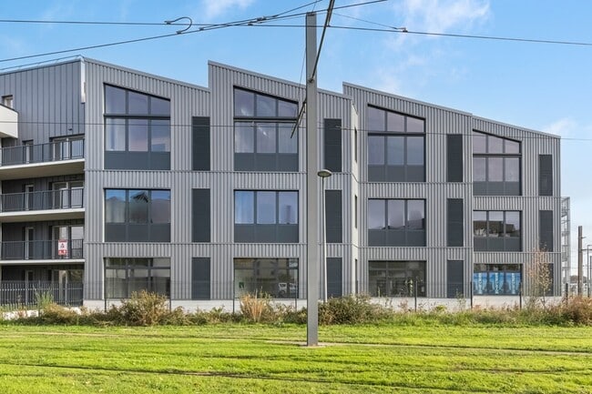 Plus de détails pour 65 Rue Germaine Canonne, Angers - Bureau à vendre