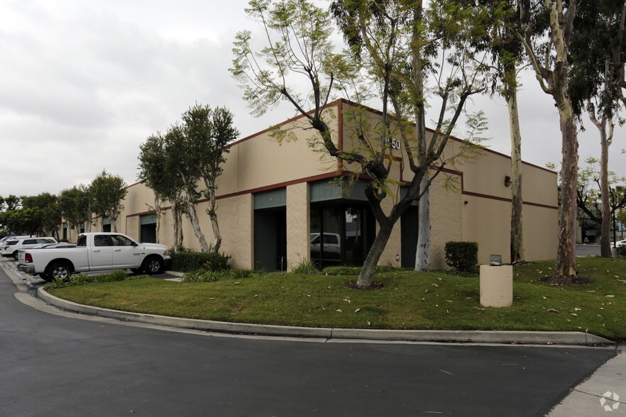 2950 Saturn St, Brea, CA à louer - Photo principale – Image 1 sur 18