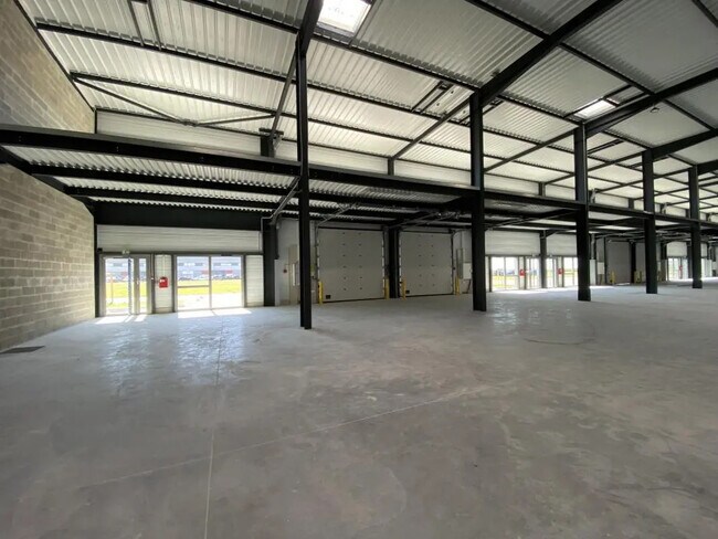 Plus de détails pour 17 Rue Henri Becquerel, Aulnay-sous-Bois - Bureau, Local d'activités à louer