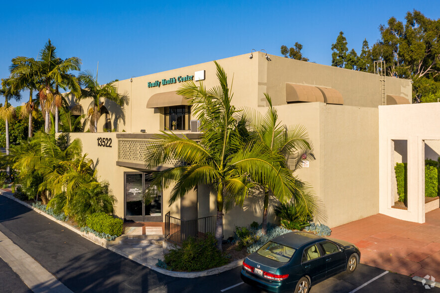 13522 Newport Ave, Tustin, CA à vendre - Photo de l’immeuble – Image 3 sur 8