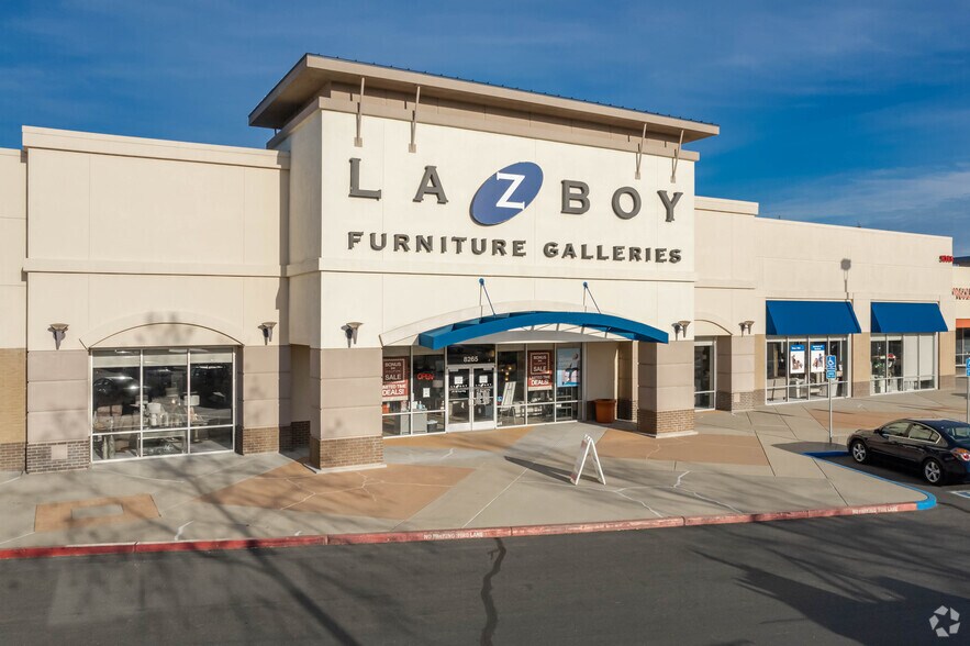 8265 Laguna Blvd, Elk Grove, CA à louer - Photo principale – Image 1 sur 5