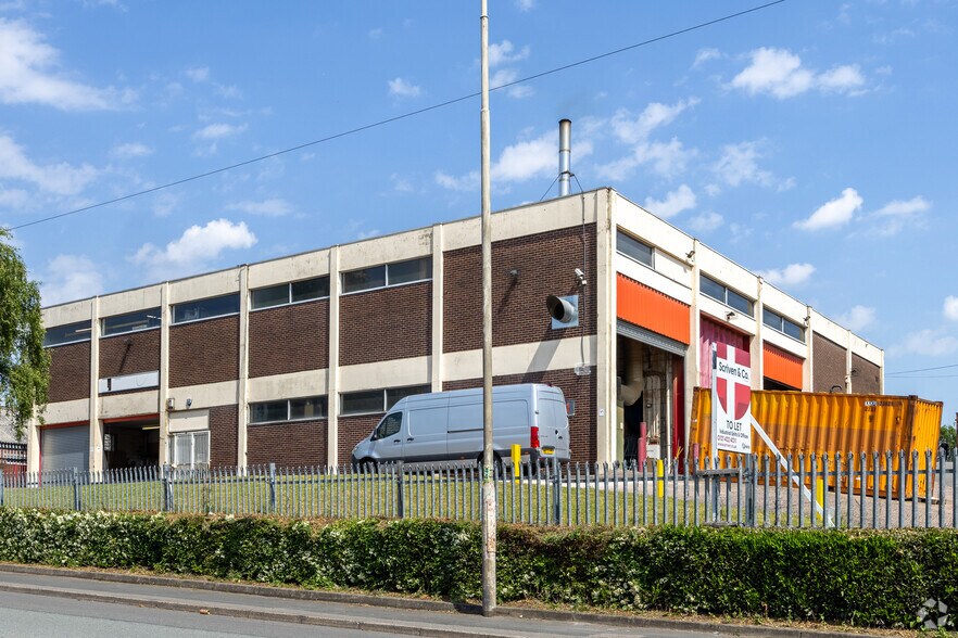 303 Halesowen Rd, Dudley à louer - Photo principale – Image 1 sur 2