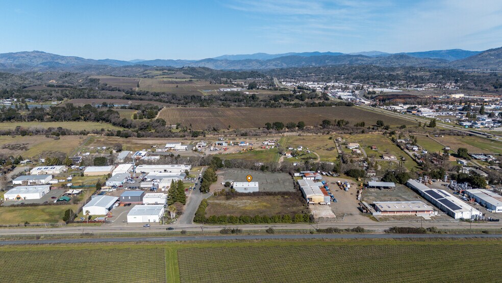 450 Orr Springs Rd, Ukiah, CA à louer - Aérien – Image 2 sur 7