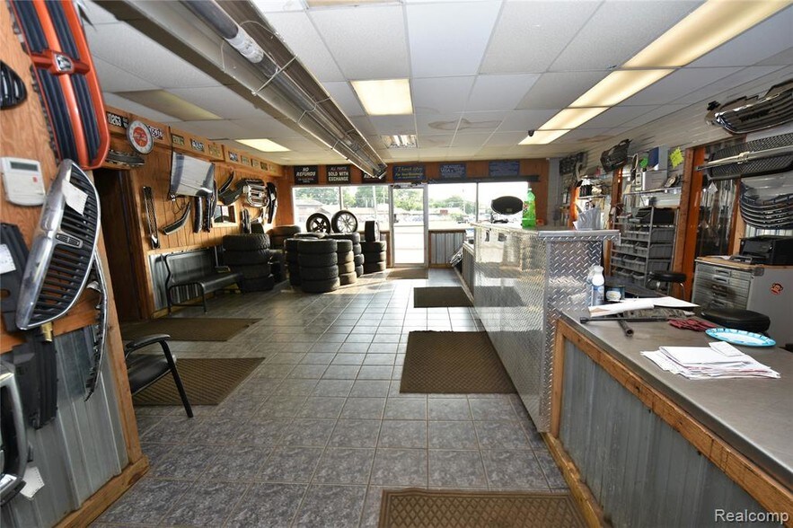 4026 N Dort Hwy, Flint, MI à vendre - Photo intérieure – Image 3 sur 10