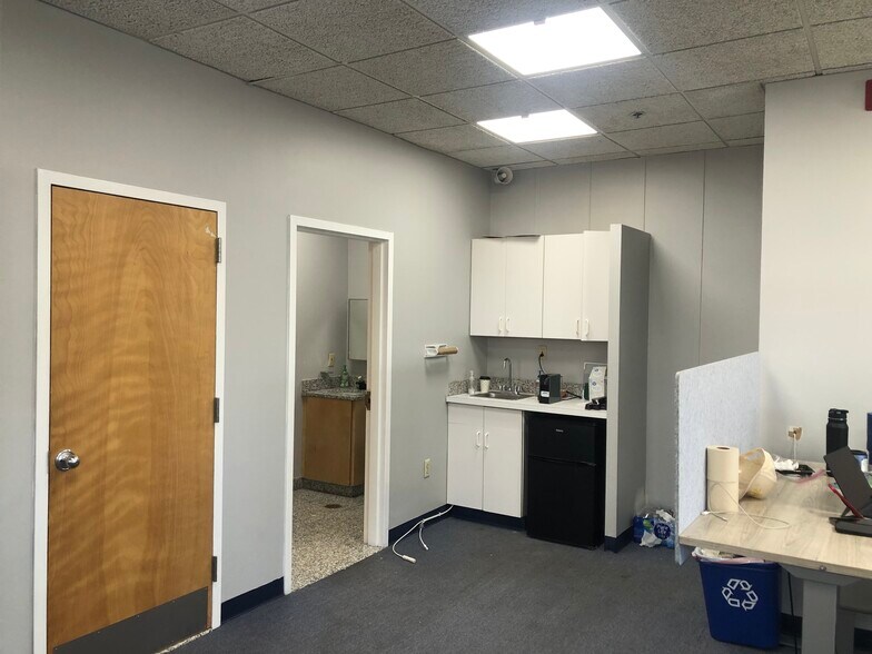 1345 Queen Anne Rd, Teaneck, NJ à louer - Photo de l’immeuble – Image 3 sur 9