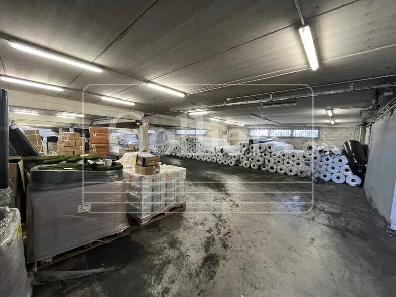 Local d’activités dans Aubagne à louer - Photo de l’immeuble – Image 2 sur 8