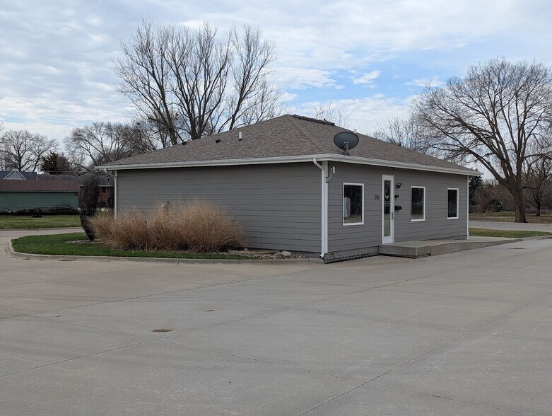 208 3rd St SW, Altoona, IA à louer - Photo de l’immeuble – Image 3 sur 5