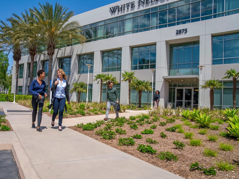 2875 Michelle Dr, Irvine, CA à louer - Photo principale – Image 1 sur 4