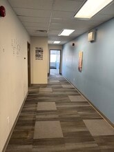 2733 Lancaster Rd, Ottawa, ON à louer Photo intérieure– Image 2 sur 5