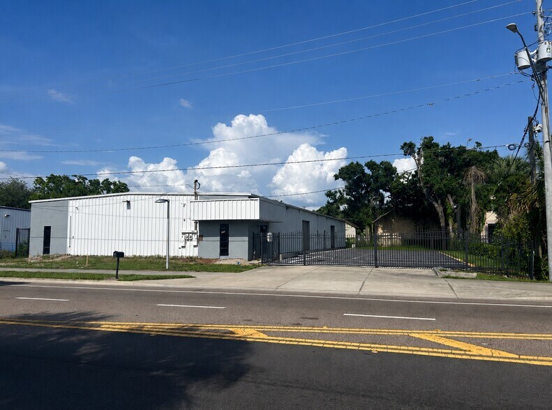 4827 N Lois Ave, Tampa, FL à louer - Photo de l’immeuble – Image 1 sur 10