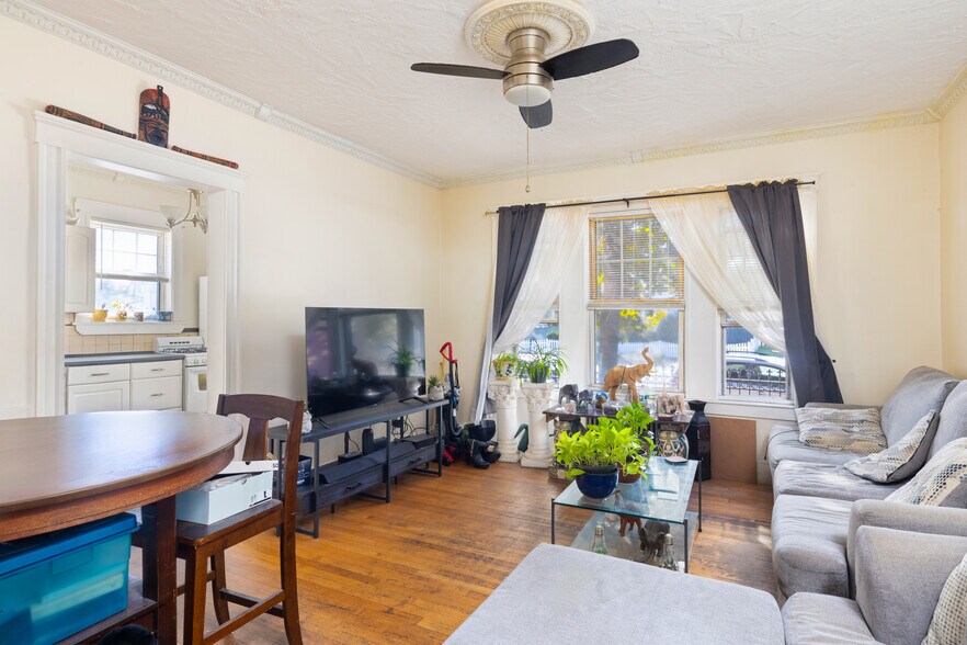 Lynn Portfolio portefeuille de 2 biens à vendre sur LoopNet.fr - Photo de l’immeuble – Image 2 sur 32