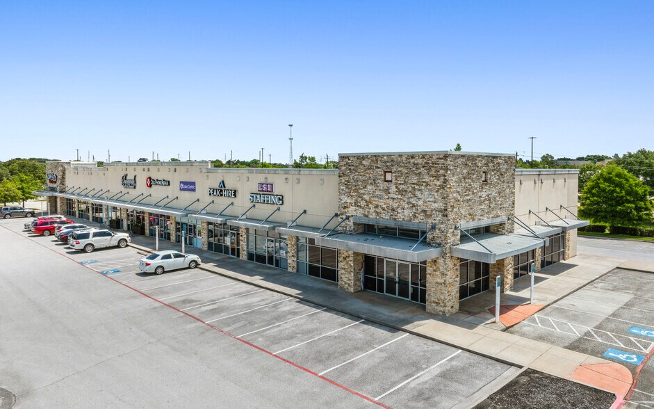 Fairmont Parkway Shopping Center portefeuille de 4 biens à vendre sur LoopNet.fr - Photo de l’immeuble – Image 3 sur 12