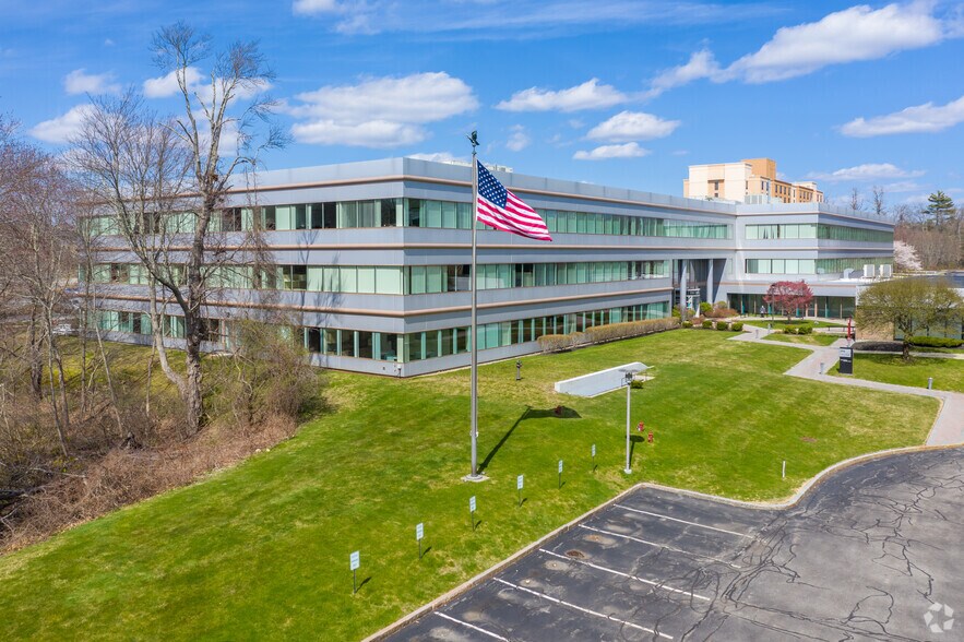 296 Concord Rd, Billerica, MA à vendre - Photo principale – Image 1 sur 8