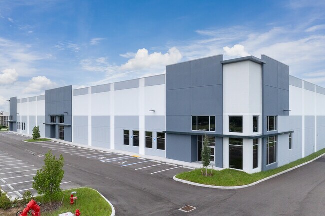 Plus de détails pour 14520 Global Pky, Fort Myers, FL - Industriel/Logistique à louer
